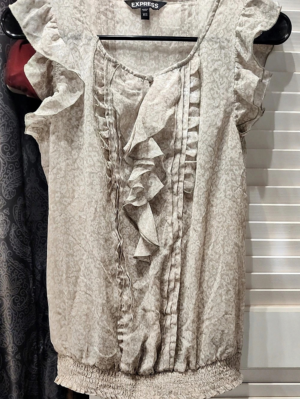 Express Floral Ruffle Blouse in Cream Size XS